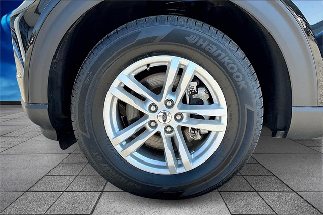 2023 Ford Explorer XLT Image 8 of 30