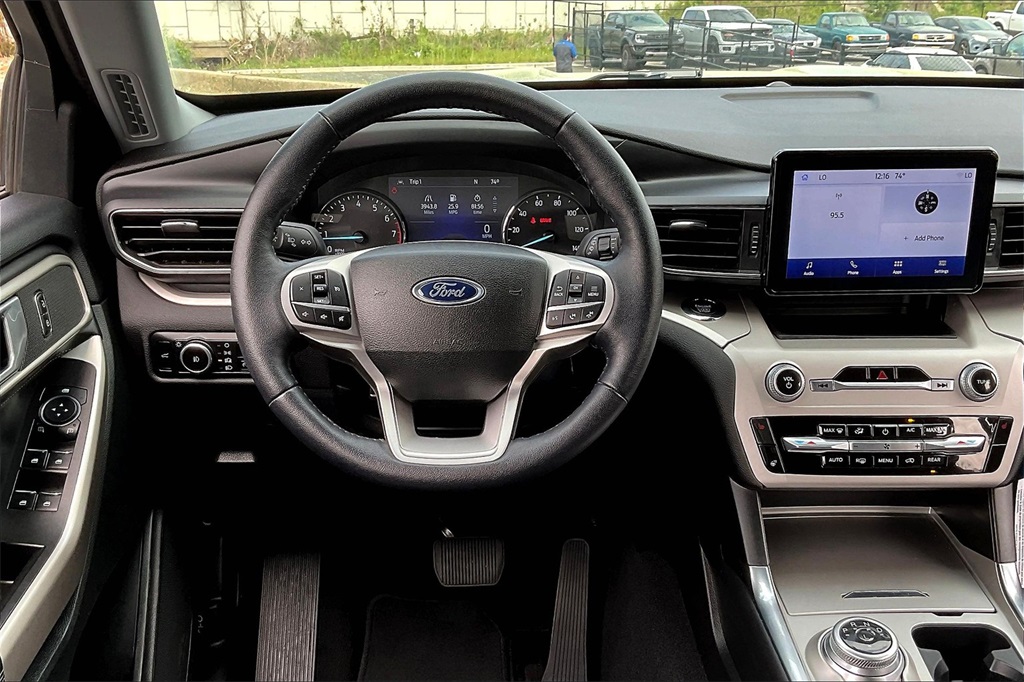 Vehicle image 6 of 25
