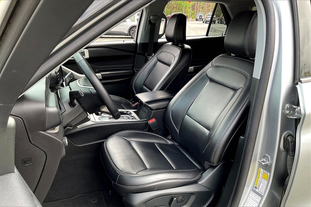 Vehicle image 18 of 25