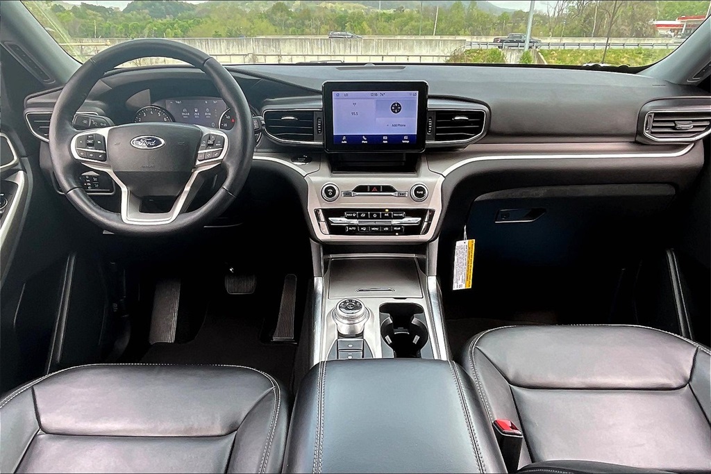 Vehicle image 10 of 25