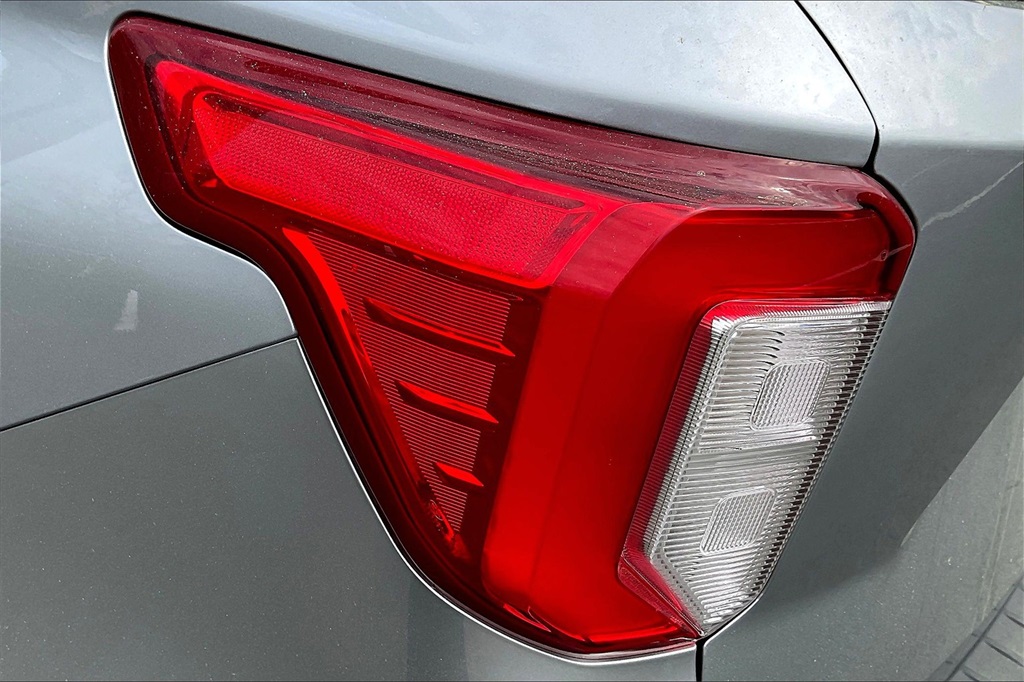 Vehicle image 21 of 25