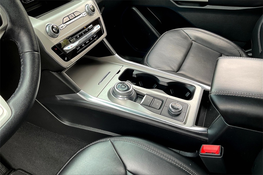 Vehicle image 11 of 25