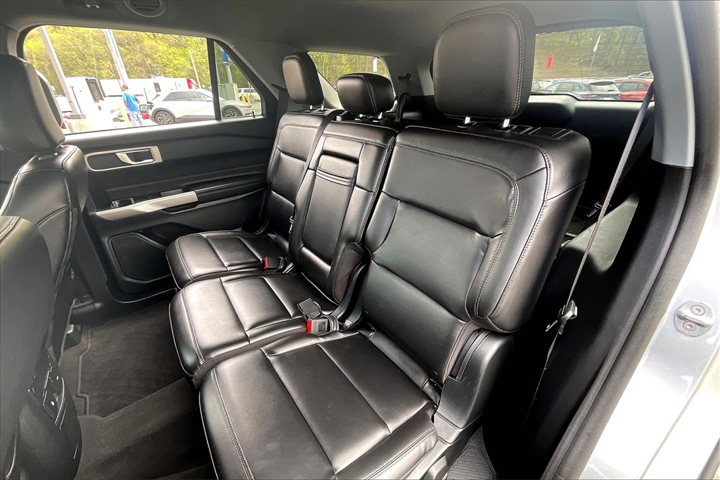 Vehicle image 19 of 25