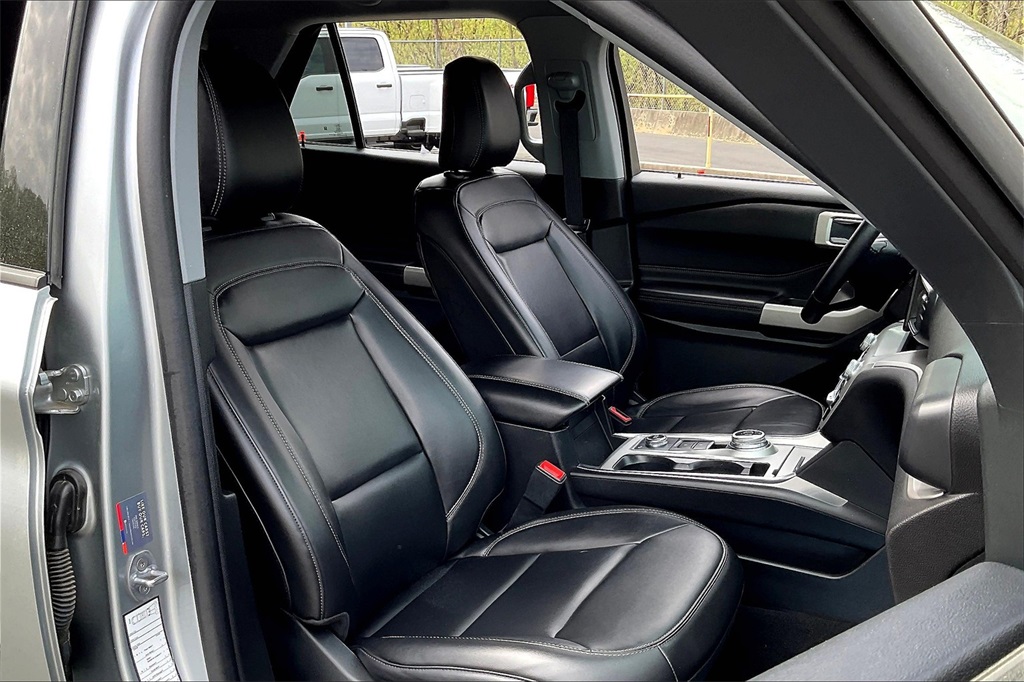 Vehicle image 8 of 25