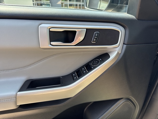 2023 Ford Explorer XLT Image 42 of 47