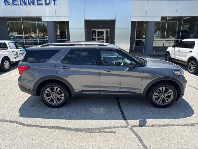 2023 Ford Explorer XLT Image 7 of 47