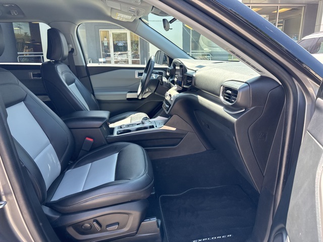 2023 Ford Explorer XLT Image 30 of 47