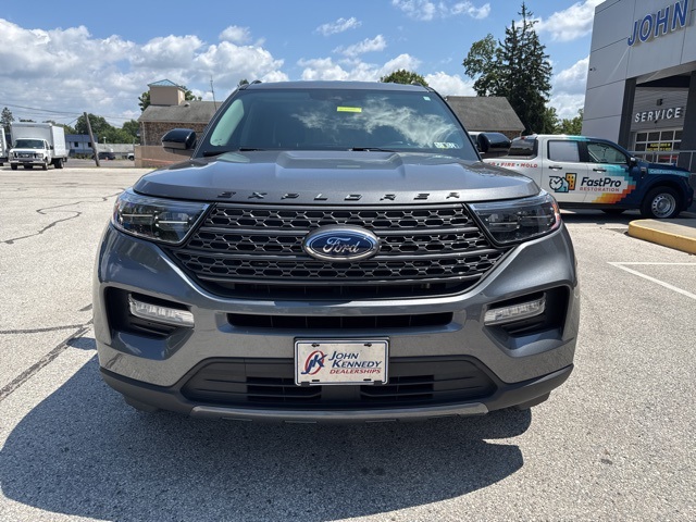 2023 Ford Explorer XLT Image 4 of 47