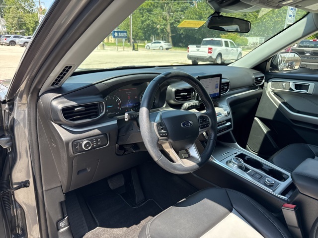 2023 Ford Explorer XLT Image 34 of 47