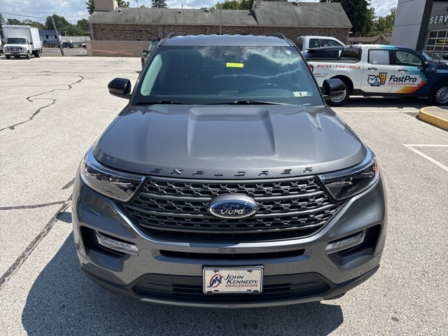 2023 Ford Explorer XLT Image 3 of 47