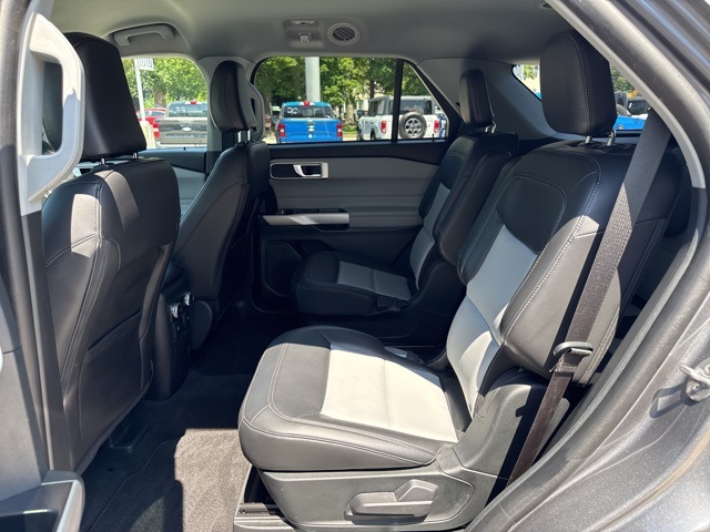 2023 Ford Explorer XLT Image 33 of 47