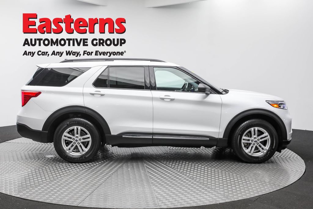 2023 Ford Explorer XLT Image 17 of 64