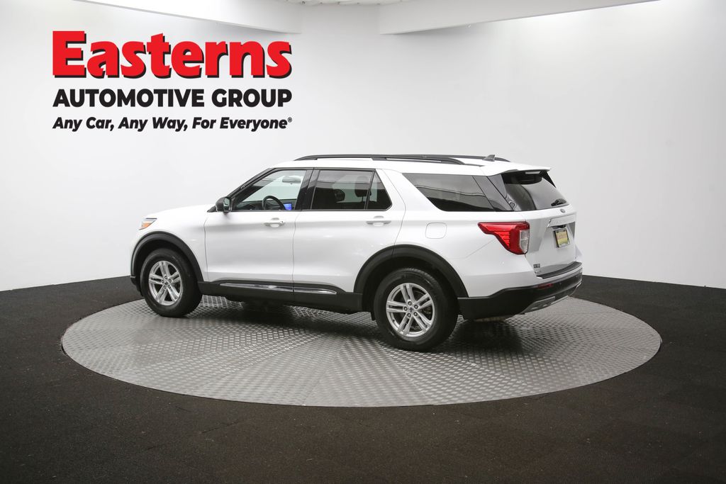 2023 Ford Explorer XLT Image 33 of 64