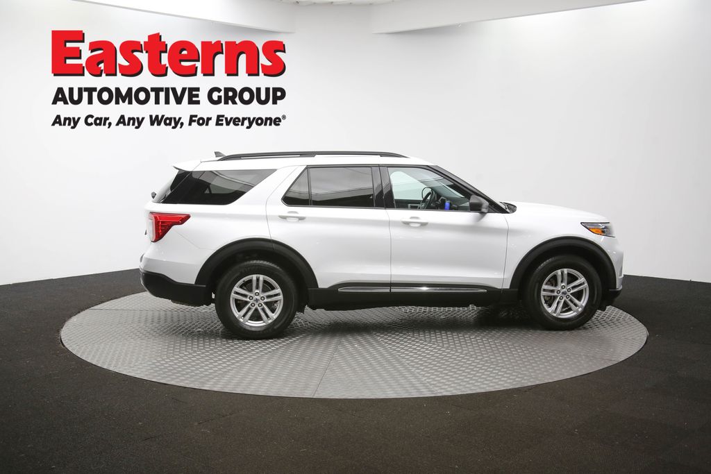 2023 Ford Explorer XLT Image 16 of 64