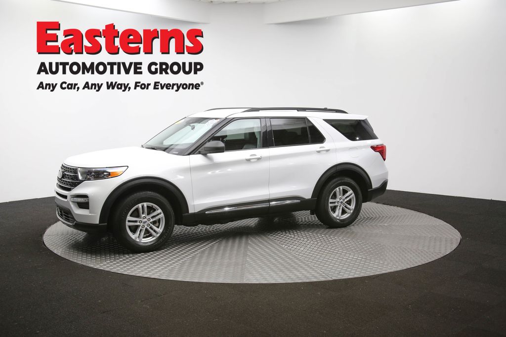 2023 Ford Explorer XLT Image 2 of 64