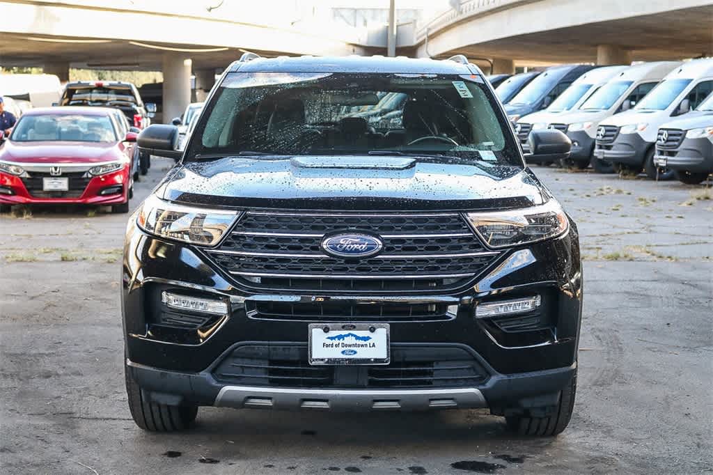 2023 Ford Explorer XLT Image 2 of 30