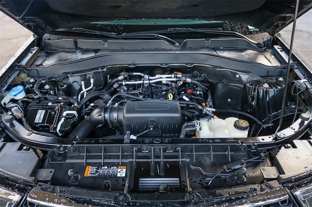2023 Ford Explorer XLT Image 6 of 30