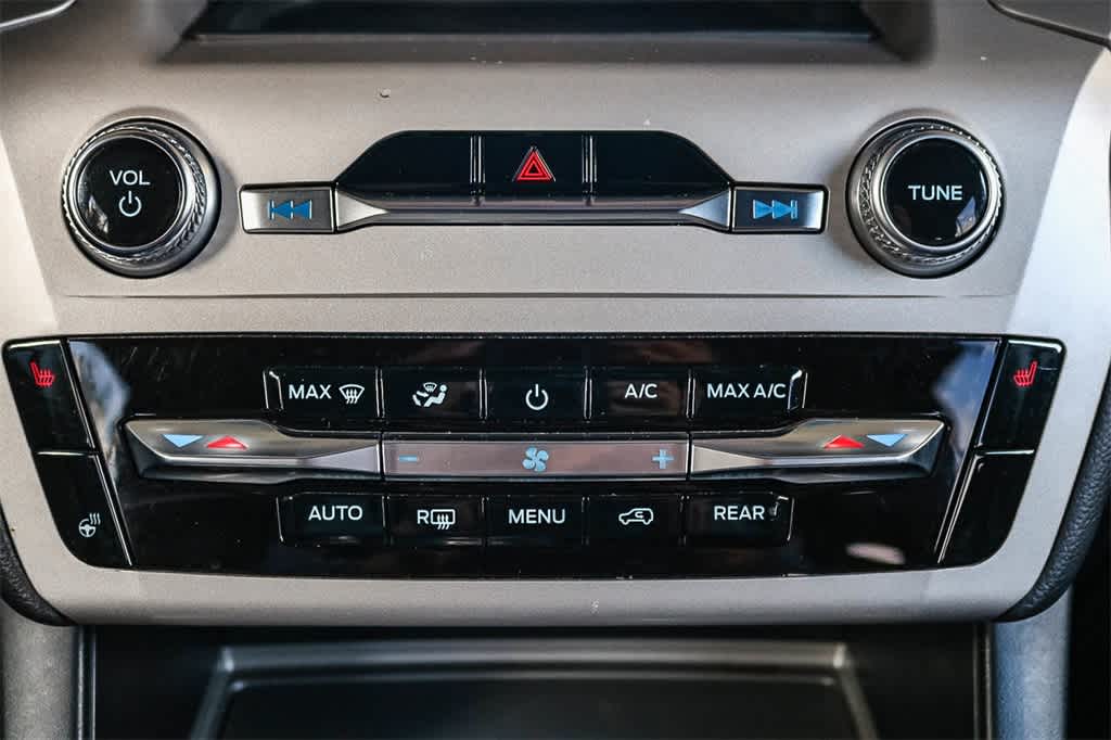 2023 Ford Explorer XLT Image 28 of 30