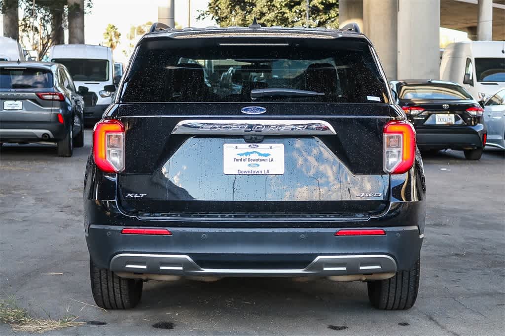 2023 Ford Explorer XLT Image 10 of 30