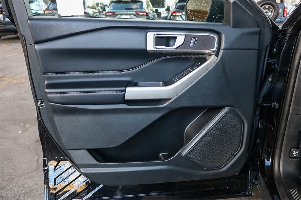 2023 Ford Explorer XLT Image 24 of 30