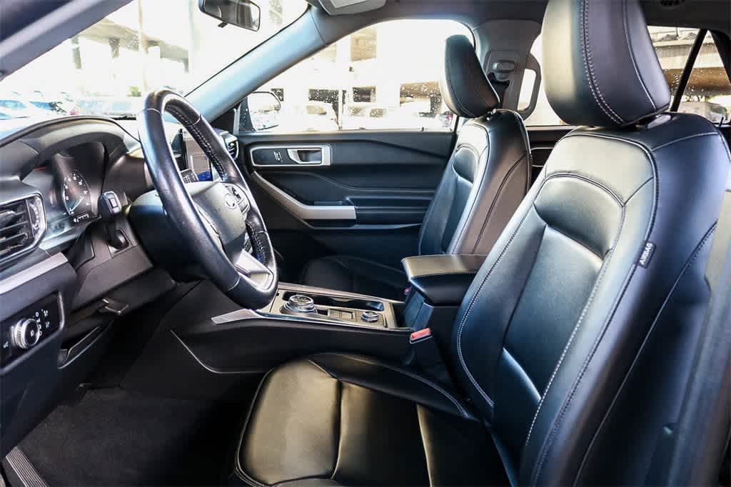 2023 Ford Explorer XLT Image 14 of 30