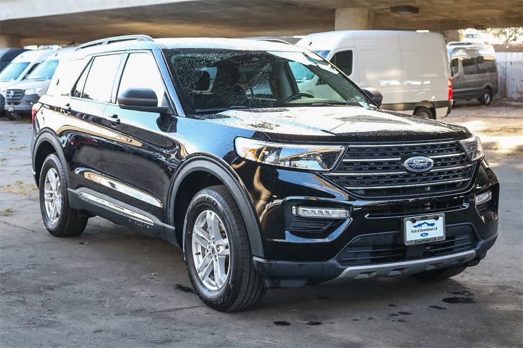 2023 Ford Explorer XLT Image 3 of 30
