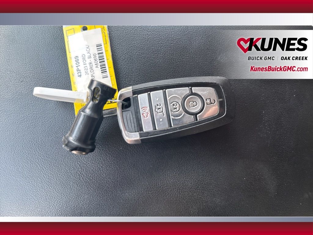 2023 Ford Explorer XLT Image 32 of 44