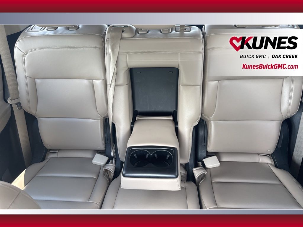 2023 Ford Explorer XLT Image 3 of 44