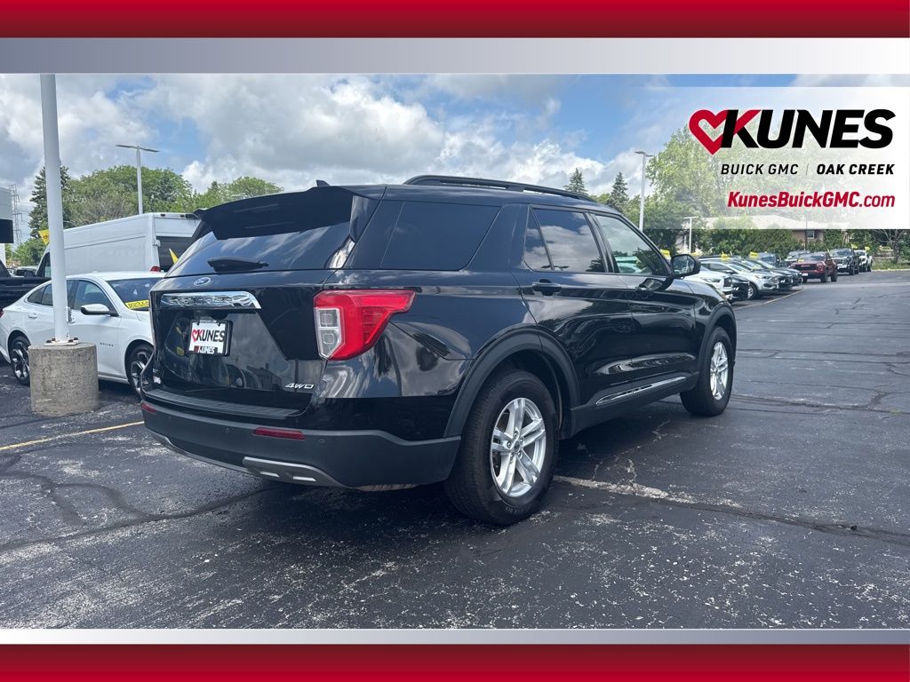 2023 Ford Explorer XLT Image 7 of 44