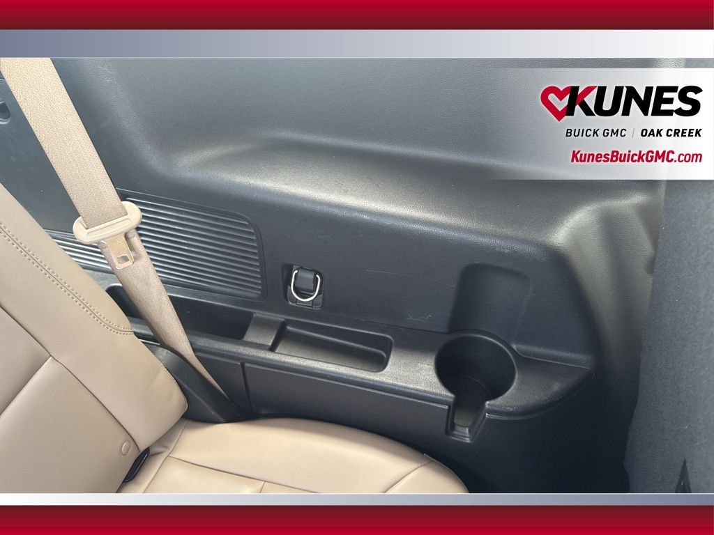 2023 Ford Explorer XLT Image 35 of 44