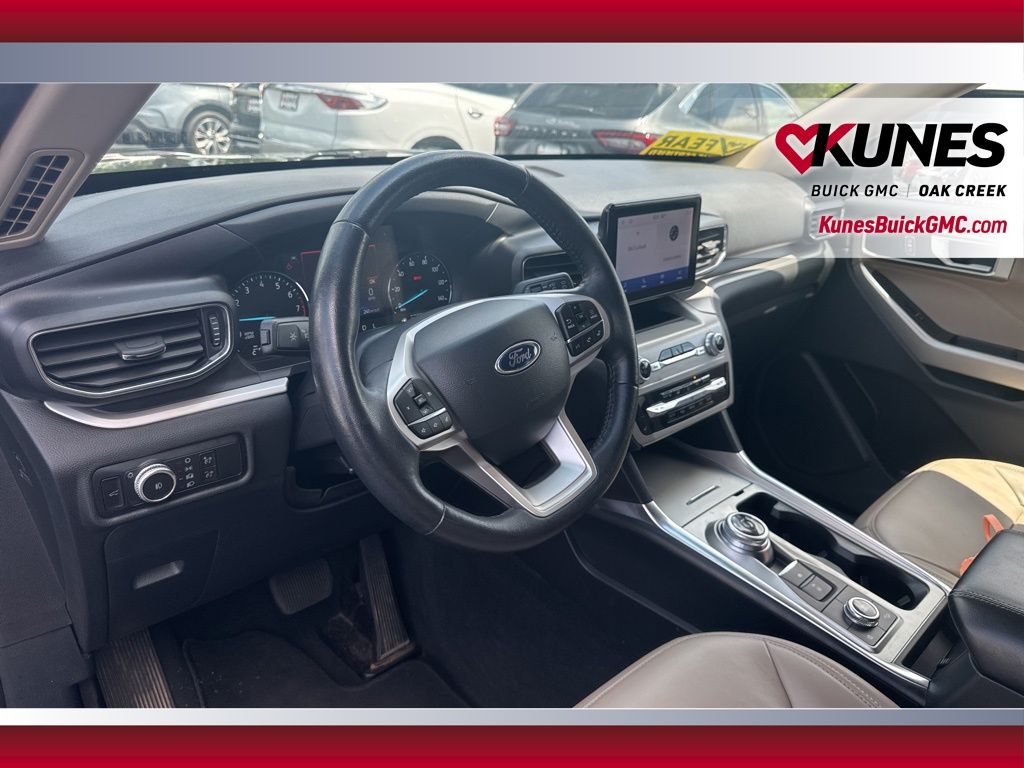 2023 Ford Explorer XLT Image 17 of 44