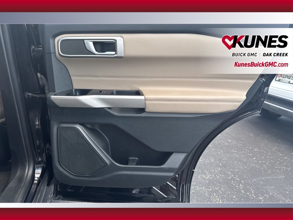 2023 Ford Explorer XLT Image 30 of 44