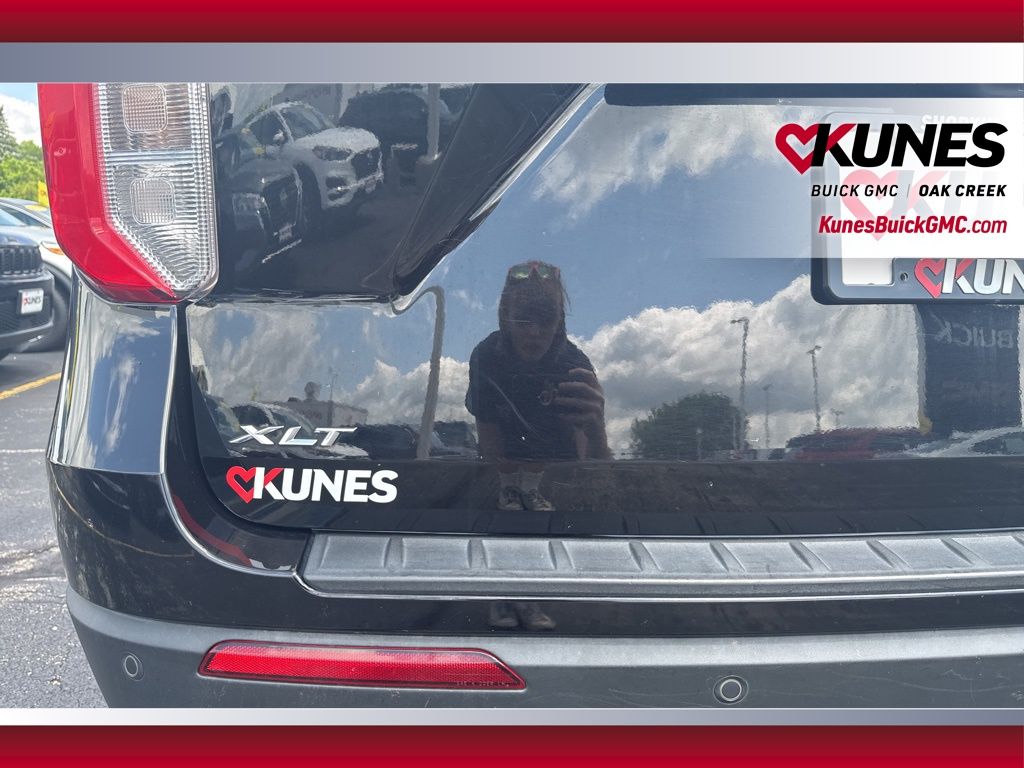 2023 Ford Explorer XLT Image 13 of 44