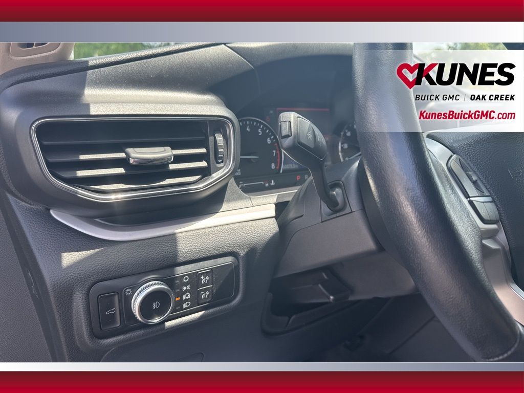 2023 Ford Explorer XLT Image 24 of 44
