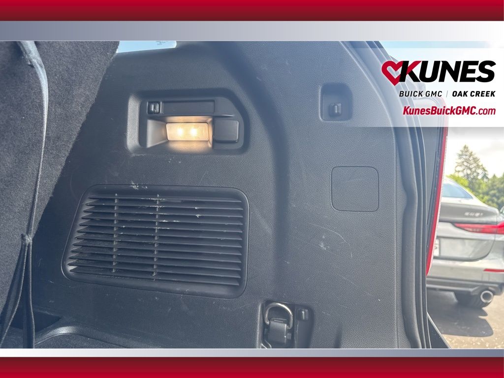 2023 Ford Explorer XLT Image 34 of 44