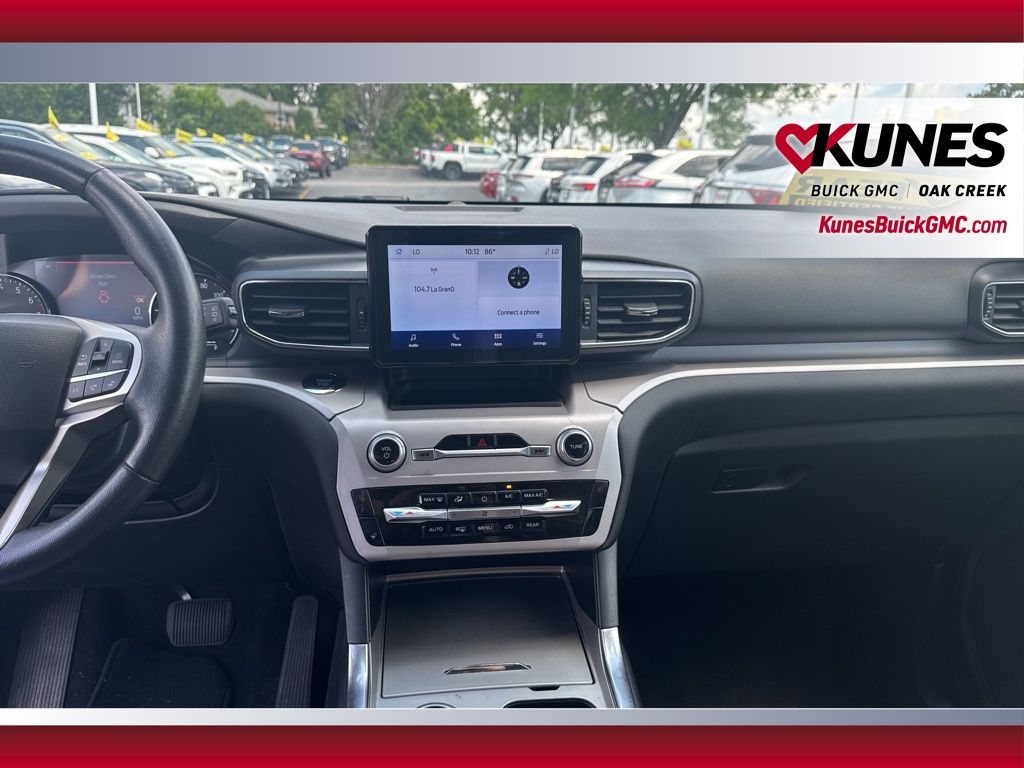 2023 Ford Explorer XLT Image 18 of 44