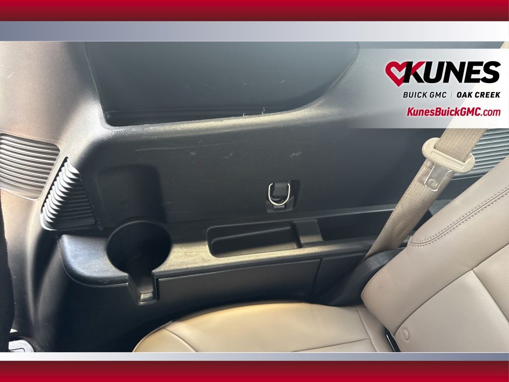 2023 Ford Explorer XLT Image 39 of 44