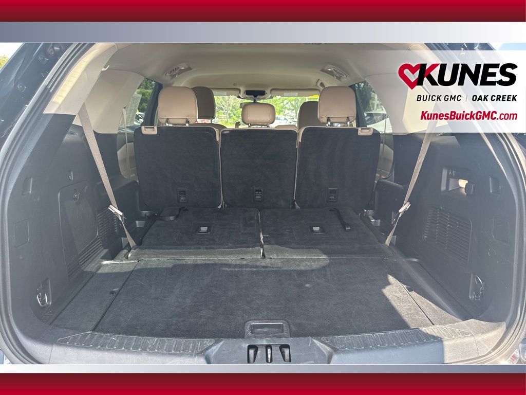 2023 Ford Explorer XLT Image 12 of 44