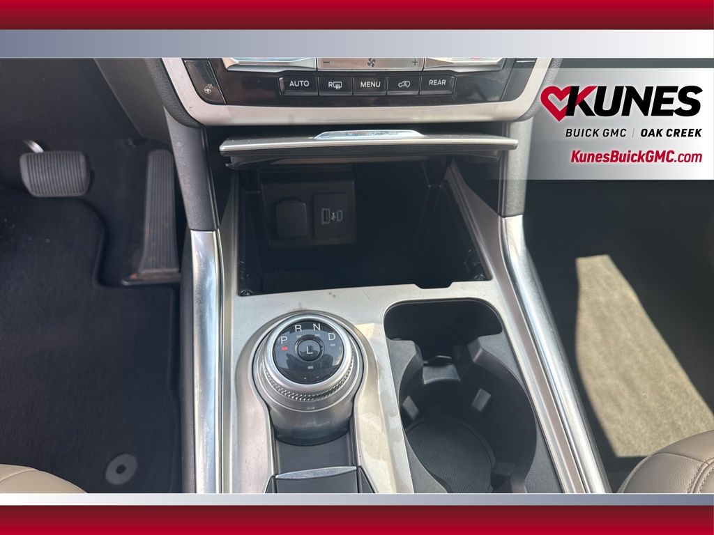 2023 Ford Explorer XLT Image 38 of 44