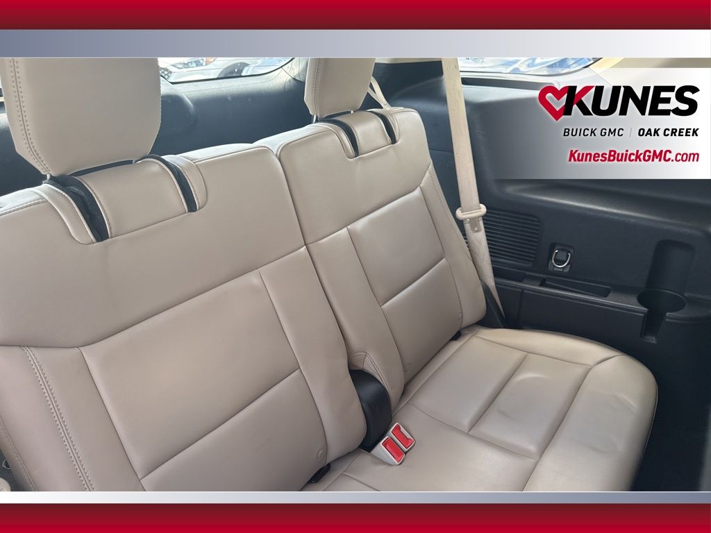 2023 Ford Explorer XLT Image 16 of 44