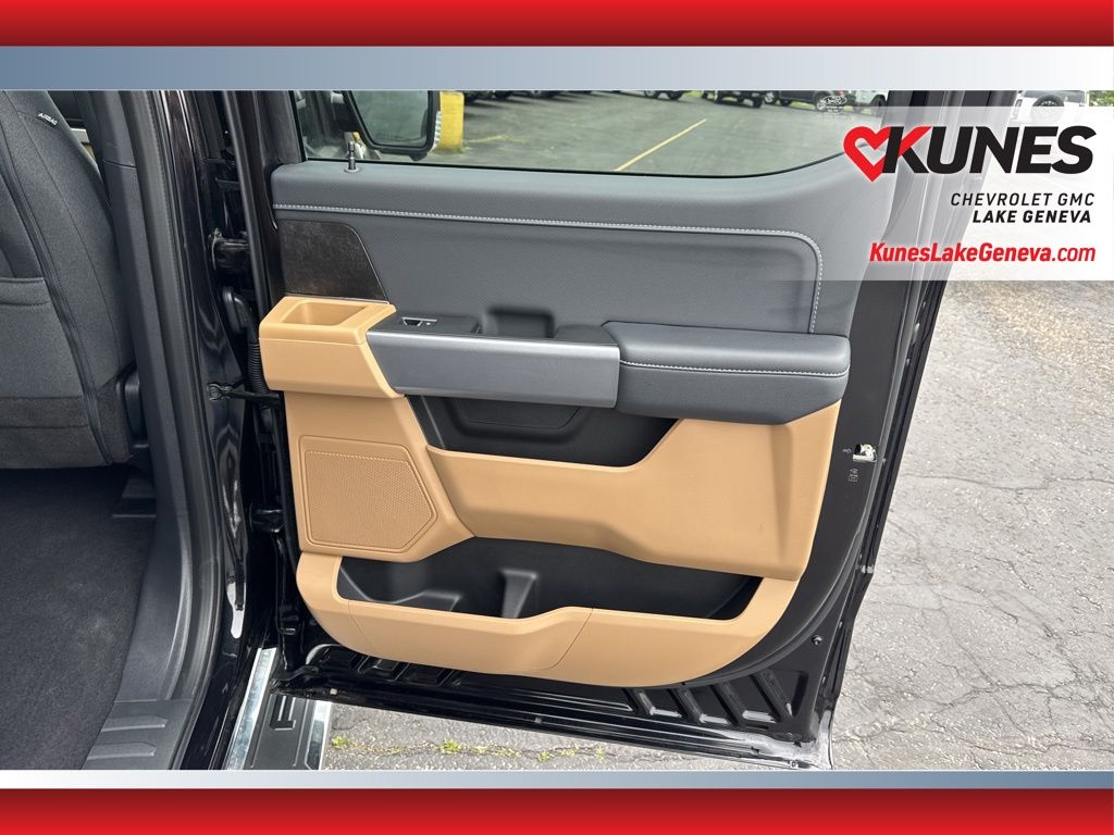 Vehicle image 19 of 46