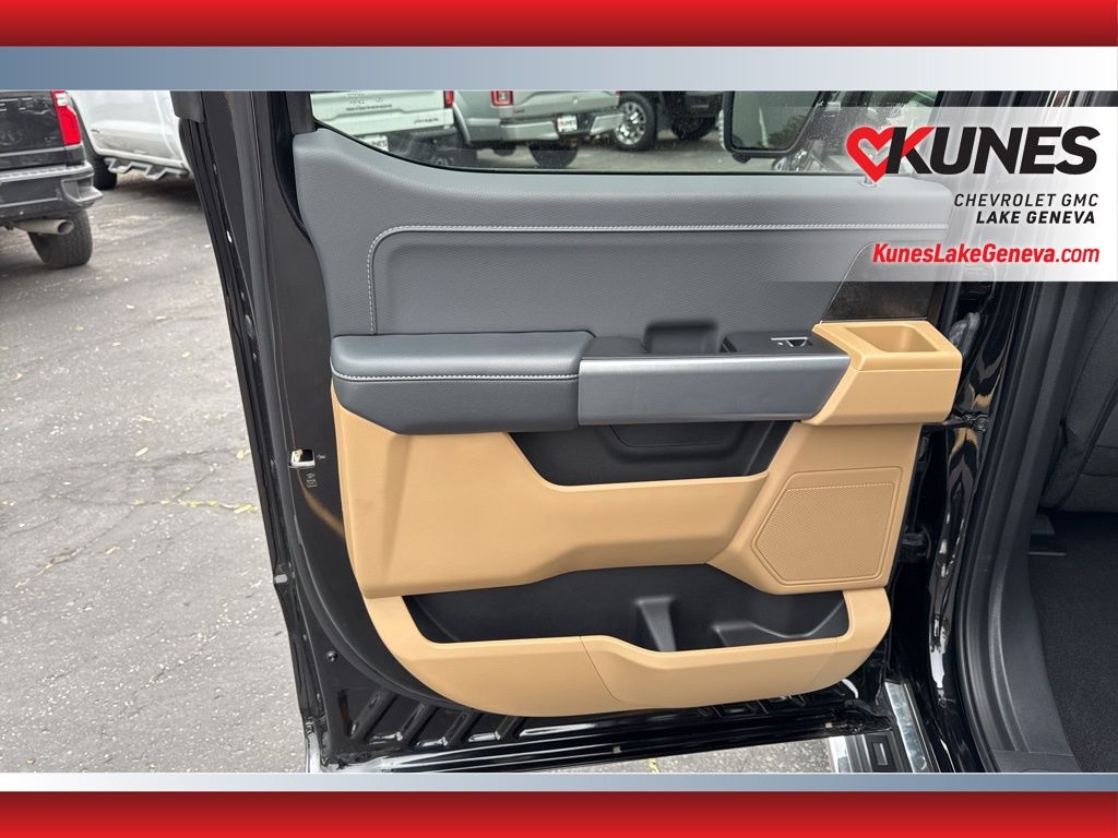 Vehicle image 16 of 46