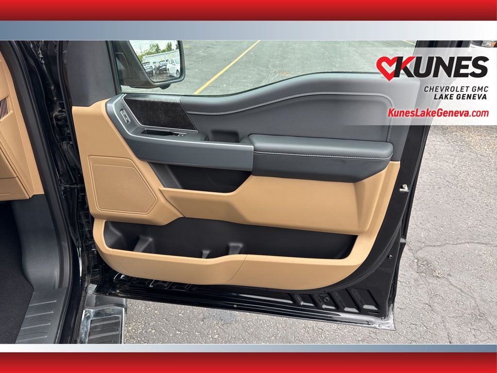 Vehicle image 21 of 46