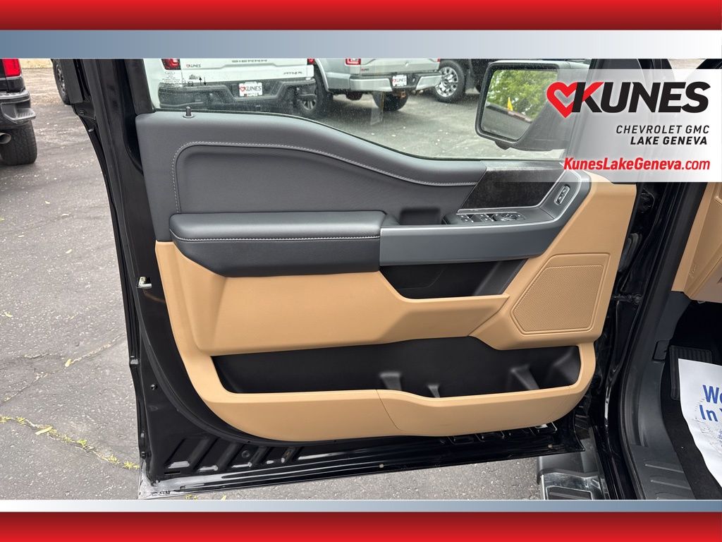 Vehicle image 14 of 46