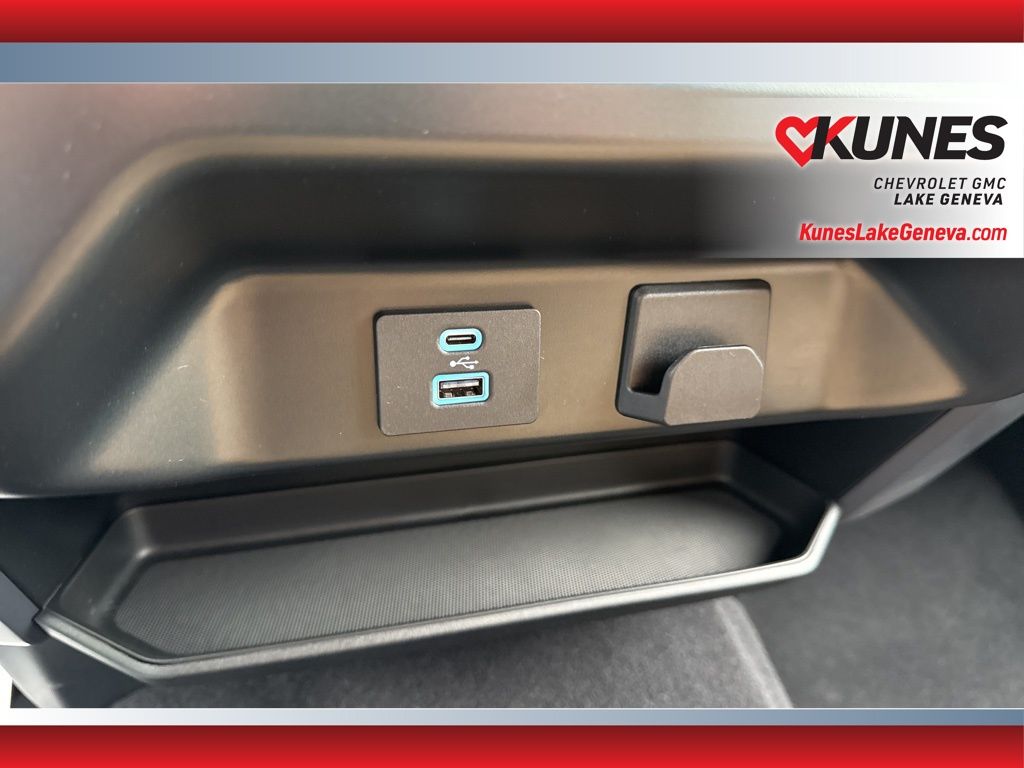 Vehicle image 27 of 46