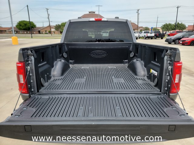 Vehicle image 32 of 38