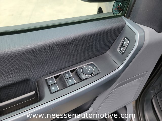 Vehicle image 17 of 38