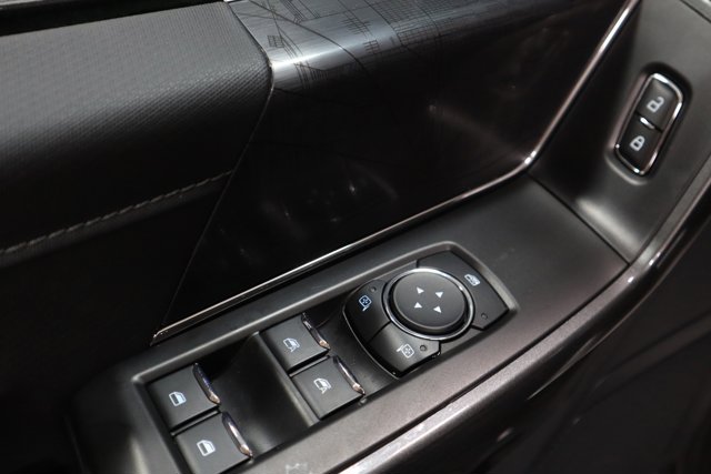 Vehicle image 9 of 34
