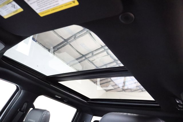 Vehicle image 25 of 34