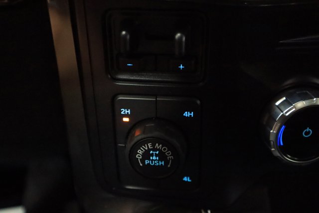 Vehicle image 21 of 34